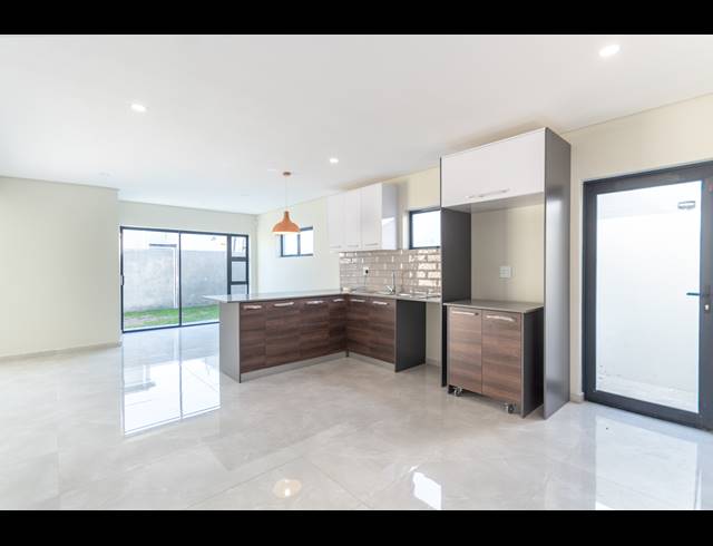 4 BEDROOM FREEHOLD FOR SALE IN PARKLANDS NORTH